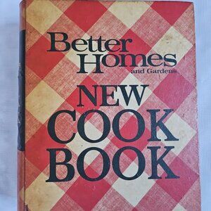 Better Homes Gardens New Cook Book Vintage Ring Bound 1971 Printing Displayed